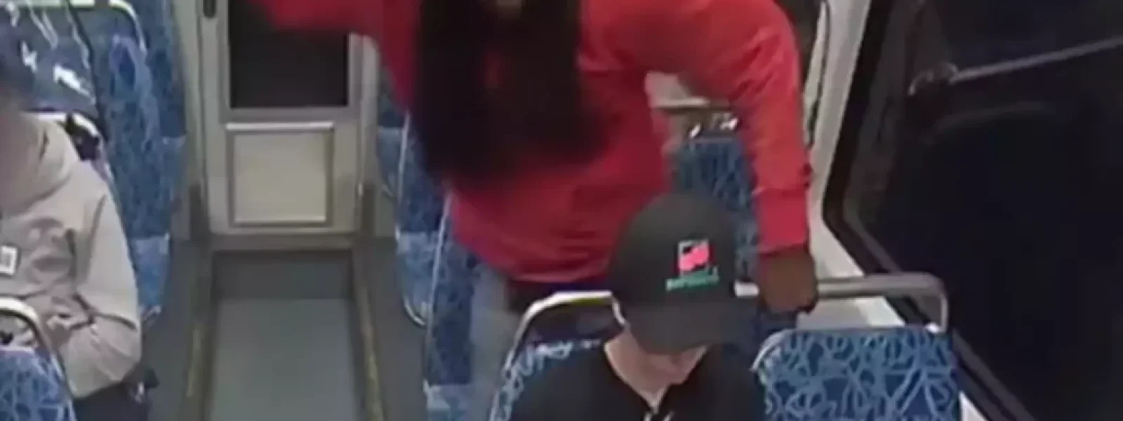 otan-oli-kitoun-allou-to Όταν όλοι κοιτούν αλλού: Το φαινόμενο του θεατή πίσω από τη φρικιαστική δολοφονία της Ιρίνα Ζαρούτσκα