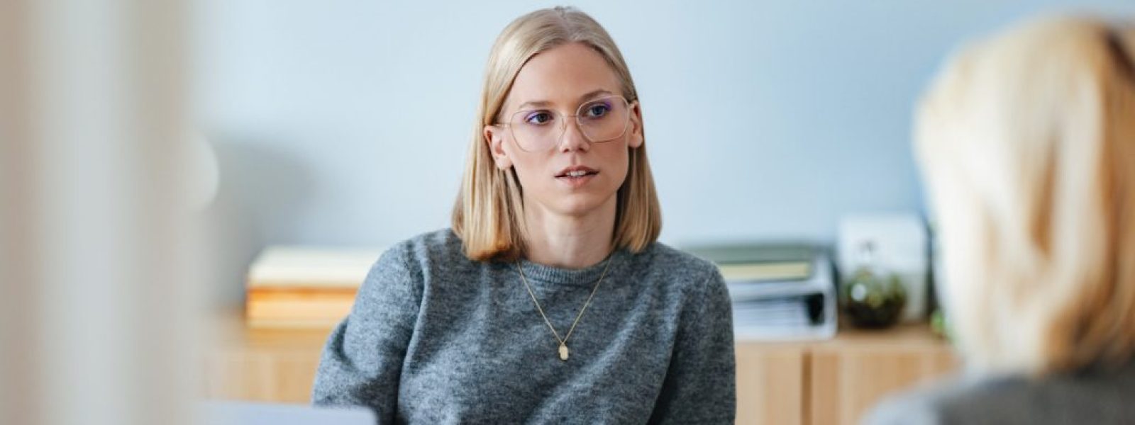 Πώς να χειριστείς τις αδιάκριτες ερωτήσεις με αυτοπεποίθηση και σωστά όρια