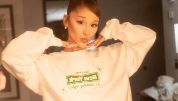 &Alpha;&gamma;&nu;ώ&rho;&iota;&sigma;&tau;&eta;, &eta; Ariana Grande &epsilon;&kappa;&pi;&lambda;ή&sigma;&sigma;&epsilon;&iota; &mu;&epsilon; έ&nu;&alpha; ultra-short &kappa;&omicron;ύ&rho;&epsilon;&mu;&alpha; &kappa;&alpha;&iota; &tau;&omicron;&lambda;&mu;&eta;&rho;ή micro-&phi;&rho;ά&nu;&tau;&zeta;&alpha;