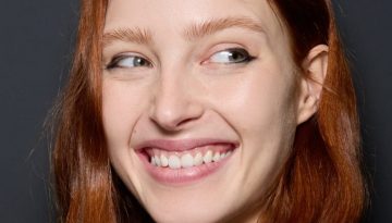 Oil Pulling: To viral trend του Tik-Tok που υπόσχεται πιο λευκά δόντια με ένα μόνο συστατικό