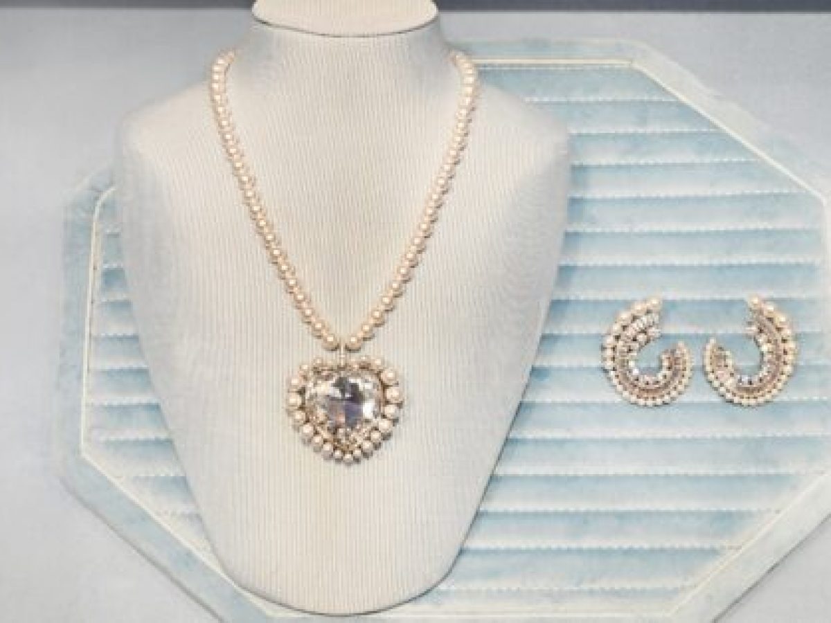Spotlight On: Jewellery &ndash; &Epsilon;&nu;&nu;έ&alpha; last-minute &gamma;&iota;&omicron;&rho;&tau;&iota;&nu;ά &delta;ώ&rho;&alpha; &pi;&omicron;&upsilon; &theta;&alpha; &chi;&alpha;&rho;ί&sigma;&omicron;&upsilon;&nu; &lambda;ά&mu;&psi;&eta;