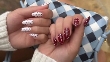 Τα “Wrapping Paper Nails” είναι η πιο φορετή γιορτινή τάση στα νύχια στο TikTok