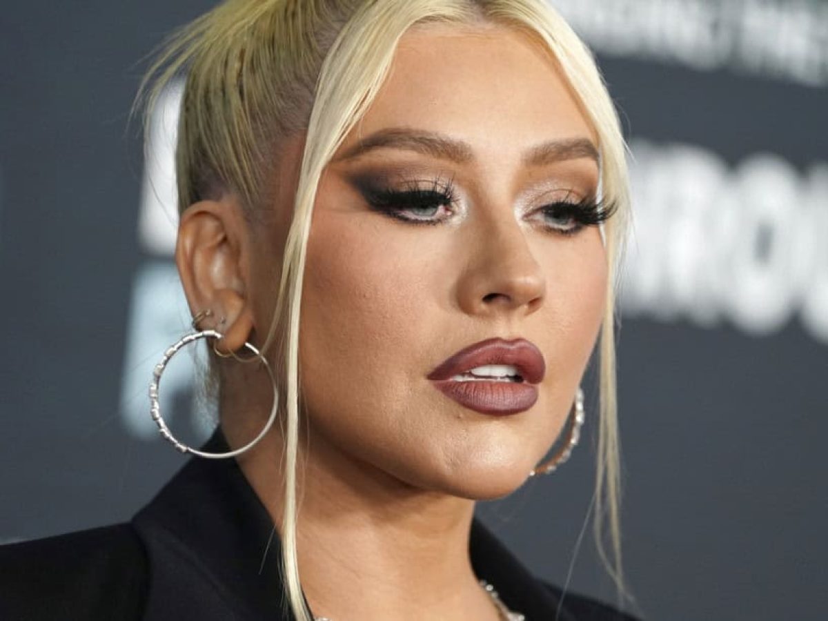 Η Christina Aguilera φόρεσε ένα γιορτινό μίνι για τα 45α γενέθλιά της
