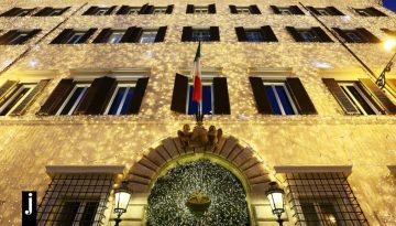 Ο οίκος Valentino «αποσύρεται» από την Εβδομάδας Μόδας του Παρισιού – Η επιστροφή στις ρίζες του για το show Φθινόπωρο/ Χειμώνας 2026 – 27