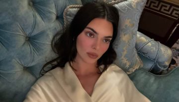 Ο κότσος της Kendall Jenner είναι η έμπνευση που ψάχνεις για τα μαλλιά την παραμονή της Πρωτοχρονιάς