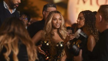 Beyonc&eacute;, Rihanna&hellip; &gamma;&iota;&alpha;&tau;ί ό&lambda;&epsilon;&sigmaf; &omicron;&iota; &nu;&tau;ί&beta;&epsilon;&sigmaf; &delta;&iota;&epsilon;&kappa;&delta;&iota;&kappa;&omicron;ύ&nu; &alpha;&upsilon;&tau;ό&nu; &tau;&omicron;&nu; &omicron;ί&kappa;&omicron; &alpha;&rho;&omega;&mu;ά&tau;&omega;&nu;;