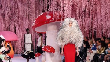 Chanel Couture: Ο Matthieu Blazy έστησε ένα παραμυθένιο σκηνικό για μια αιθέρια συλλογή Υψηλής Ραπτικής