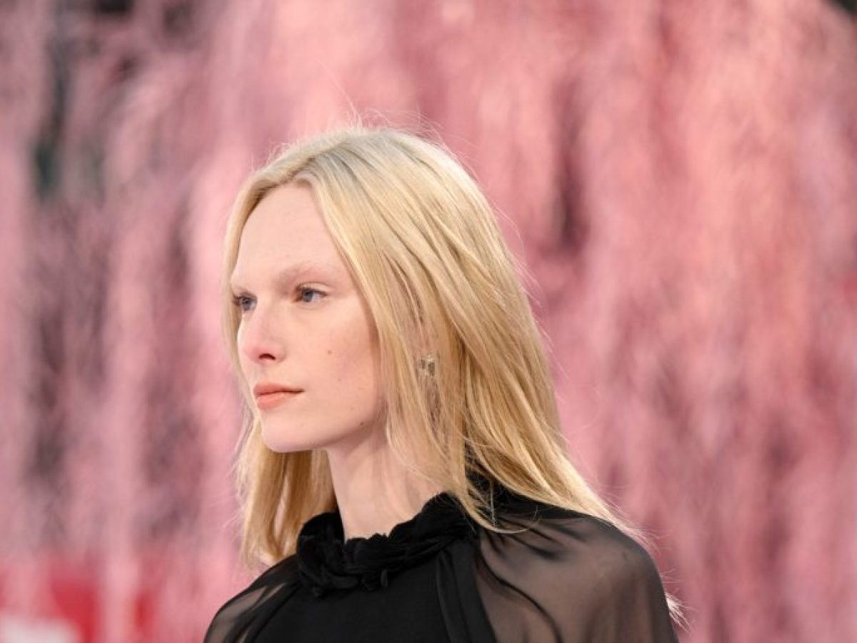 Chanel Haute Couture: Η “γυμνή” ομορφιά στο επικέντρο