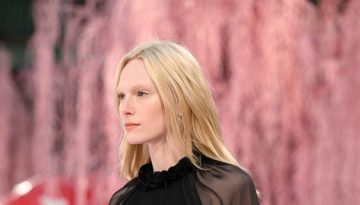 Chanel Haute Couture: Η “γυμνή” ομορφιά στο επικέντρο