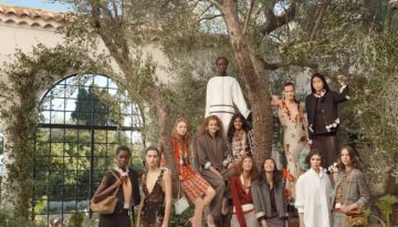 Chanel: &Omicron; Matthieu Blazy &phi;&omega;&tau;&omicron;&gamma;&rho;&alpha;&phi;ί&zeta;&epsilon;&iota; &tau;&eta;&nu; &pi;&rho;ώ&tau;&eta; &tau;&omicron;&upsilon; &kappa;&alpha;&mu;&pi;ά&nu;&iota;&alpha; &gamma;&iota;&alpha; &tau;&omicron;&nu; &omicron;ί&kappa;&omicron; &sigma;&tau;&eta;&nu; &iota;&sigma;&tau;&omicron;&rho;&iota;&kappa;ή &beta;ί&lambda;&alpha; &tau;&eta;&sigmaf; Coco Chanel
