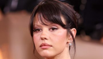 Cloud Lips: &Tau;&omicron; &alpha;&pi;ό&lambda;&upsilon;&tau;&omicron; trend &tau;&omicron;&upsilon; &chi;&epsilon;&iota;&mu;ώ&nu;&alpha; &theta;έ&lambda;&epsilon;&iota; &tau;&alpha; &chi;&epsilon;ί&lambda;&eta; &nu;&alpha; &delta;&epsilon;ί&chi;&nu;&omicron;&upsilon;&nu; &alpha;&pi;&alpha;&lambda;ά &sigma;&alpha;&nu; &sigma;ύ&nu;&nu;&epsilon;&phi;&alpha;
