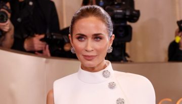 Emily Blunt: &Alpha;&pi;&omicron;&delta;&epsilon;&iota;&kappa;&nu;ύ&epsilon;&iota; &gamma;&iota;&alpha; ά&lambda;&lambda;&eta; &mu;&iota;&alpha; &phi;&omicron;&rho;ά ό&tau;&iota; &epsilon;ί&nu;&alpha;&iota; &eta; &beta;&alpha;&sigma;ί&lambda;&iota;&sigma;&sigma;&alpha; &tau;&omicron;&upsilon; chic glam