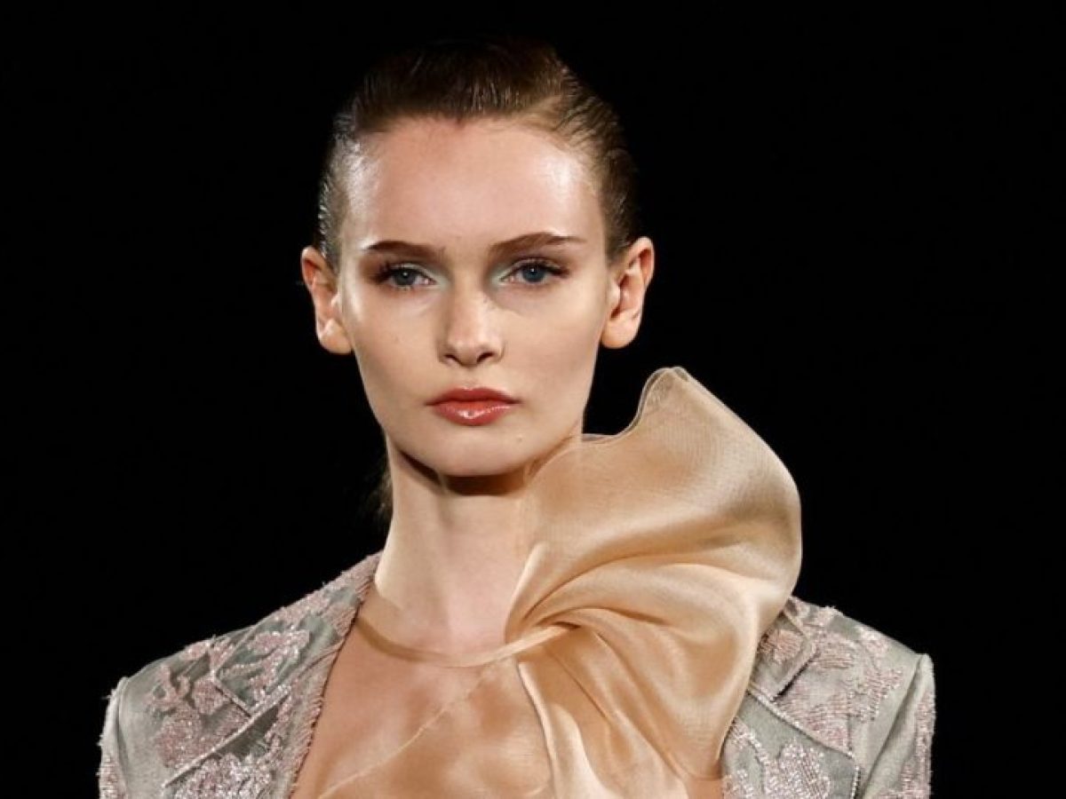 Giorgio Armani Privé ss26: To fresh μακιγιάζ ματιών με mint και ροδακινί πινελιές «φώτισε» την Couture συλλογή