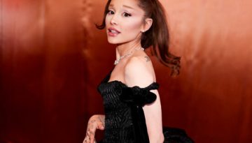 H Ariana Grande &epsilon;&pi;&alpha;&nu;έ&phi;&epsilon;&rho;&epsilon; &tau;&eta;&nu; iconic &kappa;&alpha;&sigma;&tau;&alpha;&nu;ή &alpha;&lambda;&omicron;&gamma;&omicron;&omicron;&upsilon;&rho;ά &tau;&eta;&sigmaf; &gamma;&iota;&alpha; &tau;&alpha; Golden Globes