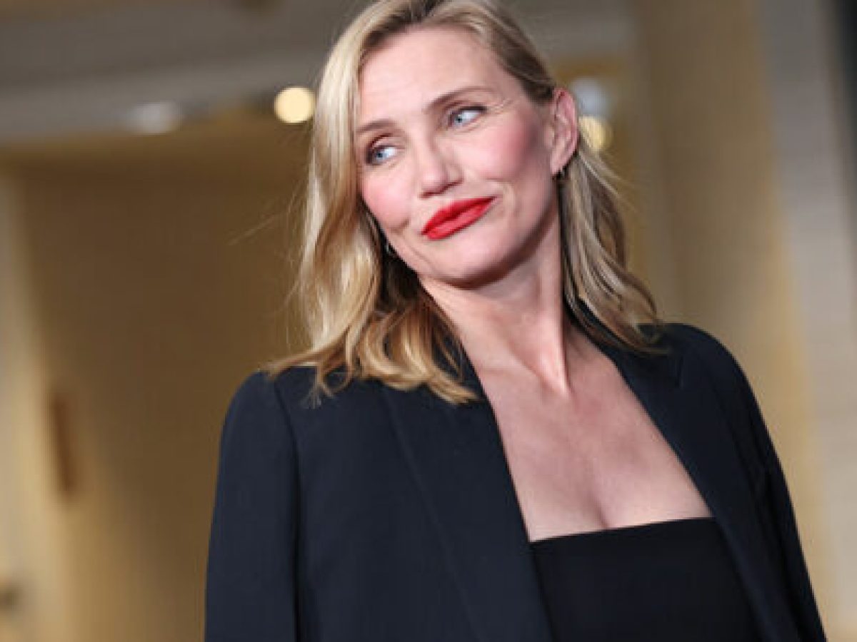 H Cameron Diaz σε μια σπάνια εμφάνιση στο κόκκινο χαλί με ολόμαυρο σύνολο