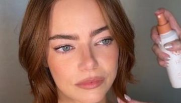 H Emma Stone &pi;&alpha;&rho;έ&delta;&omega;&sigma;&epsilon; &mu;&alpha;&theta;ή&mu;&alpha;&tau;&alpha; &kappa;&omicron;&mu;&psi;ό&tau;&eta;&tau;&alpha;&sigmaf; &mu;&epsilon; &tau;&omicron; beauty look &tau;&eta;&sigmaf; &sigma;&tau;&omicron; &kappa;ό&kappa;&kappa;&iota;&nu;&omicron; &chi;&alpha;&lambda;ί