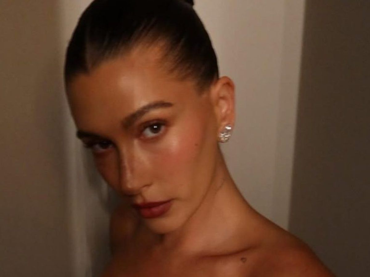 Hailey Bieber – Το μανικιούρ της μας πήγε πίσω στο 2016