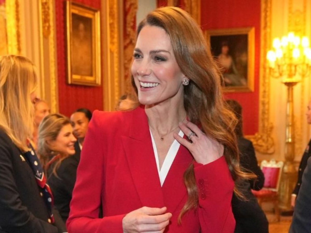 Kate Middleton: Η συμβολική σημασία του φίνου κολιέ της με πέτρα γρανάτη