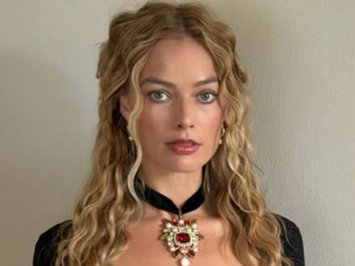 Margot Robbie: Mermaid waves και διαχρονική κομψότητα