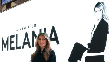Melania Trump: Γιατί το κινηματογραφικό ντεμπούτο της εξελίσσεται σε μια από τις πιο αμήχανες στιγμές της