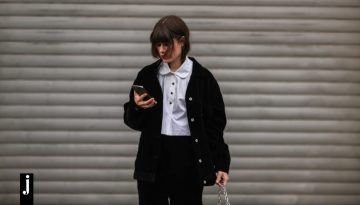 Peter Pan collar: &Tau;&omicron; &sigma;&tau;&omicron;&iota;&chi;&epsilon;ί&omicron; &pi;&omicron;&upsilon; &epsilon;&pi;&iota;&sigma;&tau;&rho;έ&phi;&epsilon;&iota; &omega;&sigmaf; &tau;&omicron; &pi;&iota;&omicron; &rho;&omicron;&mu;&alpha;&nu;&tau;&iota;&kappa;ό &sigma;&tau;&omicron;&iota;&chi;&epsilon;ί&omicron; &tau;&eta;&sigmaf; &sigma;&epsilon;&zeta;ό&nu; &ndash; &Delta;ί&nu;&epsilon;&iota; &pi;&alpha;&rho;&alpha;&mu;&upsilon;&theta;έ&nu;&iota;&alpha; vibes