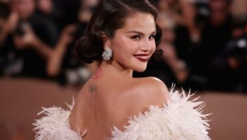 Selena Golez: Ο ανορθόδοξος τρόπος που χρησιμοποιεί για να αφαιρέσει το μακιγιάζ της