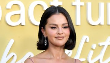 To 90&rsquo;s &chi;&tau;έ&nu;&iota;&sigma;&mu;&alpha; &tau;&eta;&sigmaf; Selena Gomez &epsilon;ί&nu;&alpha;&iota; chic &kappa;&alpha;&iota; &mu;&epsilon;&gamma;ά&lambda;&eta; &tau;ά&sigma;&eta; &tau;&eta;&sigmaf; &nu;έ&alpha;&sigmaf; &chi;&rho;&omicron;&nu;&iota;ά&sigmaf;