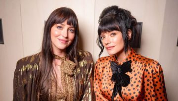 Valentino ss26: Dakota Johnson και Lily Allen με fluffy bangs και 60s αέρα