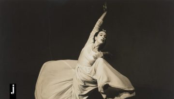 &laquo;Women Photographers 1900&ndash;1975: A Legacy of Light&raquo;: &Pi;ώ&sigmaf; &omicron;&iota; &gamma;&upsilon;&nu;&alpha;ί&kappa;&epsilon;&sigmaf; &epsilon;&pi;&alpha;&nu;&alpha;&pi;&rho;&omicron;&sigma;&delta;&iota;ό&rho;&iota;&sigma;&alpha;&nu; &tau;&eta;&nu; &iota;&sigma;&tau;&omicron;&rho;ί&alpha; &tau;&eta;&sigmaf; &phi;&omega;&tau;&omicron;&gamma;&rho;&alpha;&phi;ί&alpha;&sigmaf;