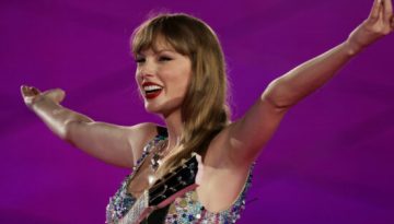 &Alpha;&upsilon;&tau;ό ή&tau;&alpha;&nu; &tau;&omicron; &alpha;&gamma;&alpha;&pi;&eta;&mu;έ&nu;&omicron; lip combo &tau;&eta;&sigmaf; Taylor Swift &sigma;&tau;&eta;&nu; &pi;&epsilon;&rho;&iota;&omicron;&delta;&epsilon;ί&alpha; Eras Tour