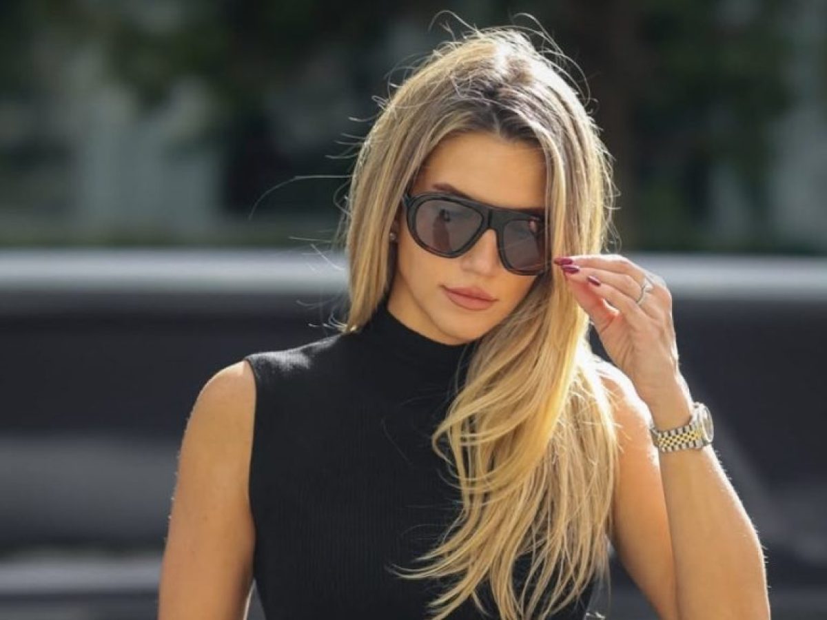 Μπορντό νύχια με σχέδια: 10 μανικιούρ που θα αναβαθμίσουν την εμφάνισή σου