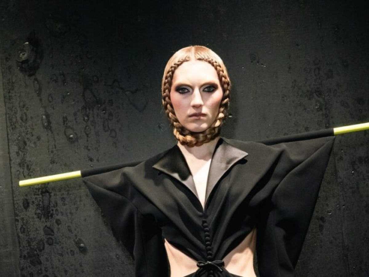 Viktor & Rolf: Τα beauty looks είναι εμπνευσμένα από την παιδική φαντασία και τις iconic φιγούρες του Μεσαίωνα