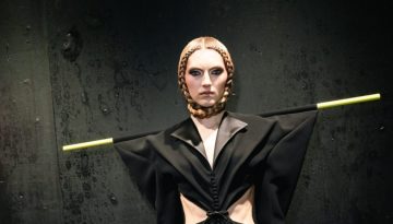 Viktor & Rolf: Τα beauty looks είναι εμπνευσμένα από την παιδική φαντασία και τις iconic φιγούρες του Μεσαίωνα