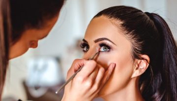 Η AI συναντά την εμπειρία: Οι make up artists βαθμολογούν και διορθώνουν τις συμβουλές που δίνει το ChatGPT