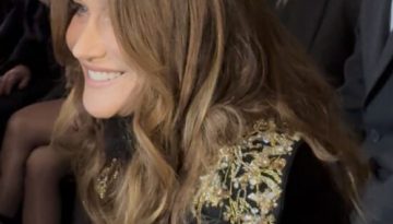 Η Carla Bruni στο front row του show της Σήλιας Κριθαριώτη στο Παρίσι
