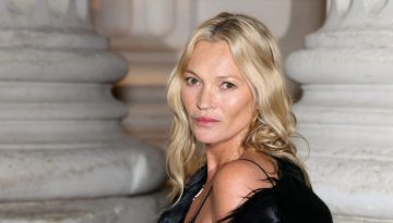 Η Kate Moss αποδεικνύει τη δύναμη του natural look στο Saint Laurent show