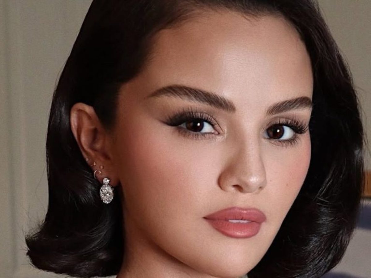 Η Selena Gomez έβαλε τη σφραγίδα έγκρισής της στο flippy bob trend από τα 90s
