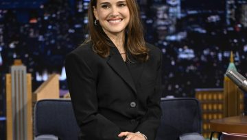 Η Νatalie Portman επαναφέρει το look «χωρίς παντελόνι»