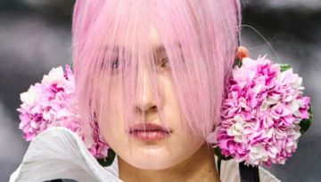 Η πρώτη haute couture συλλογή του Jonathan Anderson για τον οίκο Dior φέρνει μια φρέσκια, σύγχρονη ματιά στην ομορφιά