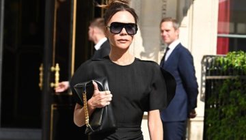 Μαύρο φόρεμα: Η Victoria Beckham προτείνει να τολμήσουμε κάτι διαφορετικό