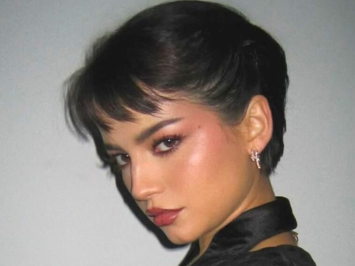 Μονοχρωματικό μακιγιάζ με μωβ eyeliner: To makeup look που αξίζει να δοκιμάσεις για τη βραδινή σου έξοδο