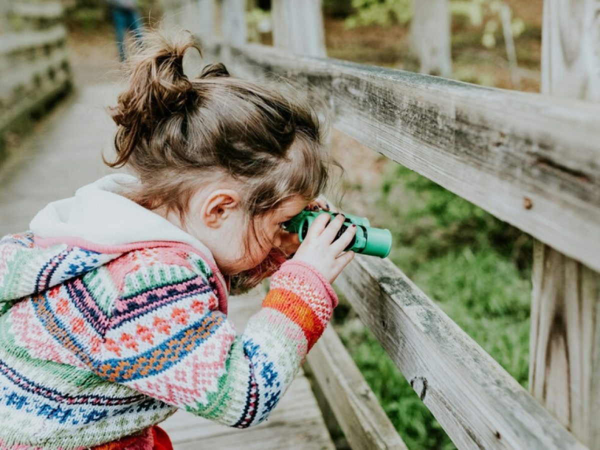 Όταν το παιδί δυσκολεύεται να κάνει φίλους: Γιατί δεν είναι «πρόβλημα» και πώς μπορείς να το βοηθήσεις