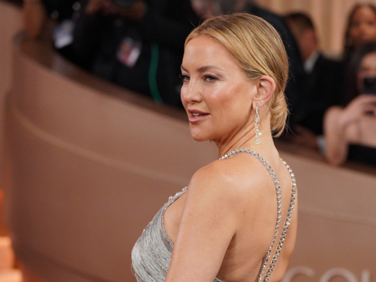 Στα 46 της, η Kate Hudson αποκαλύπτει το αντιρυτιδικό της μυστικό για να διατηρεί νεανικό το ντεκολτέ της