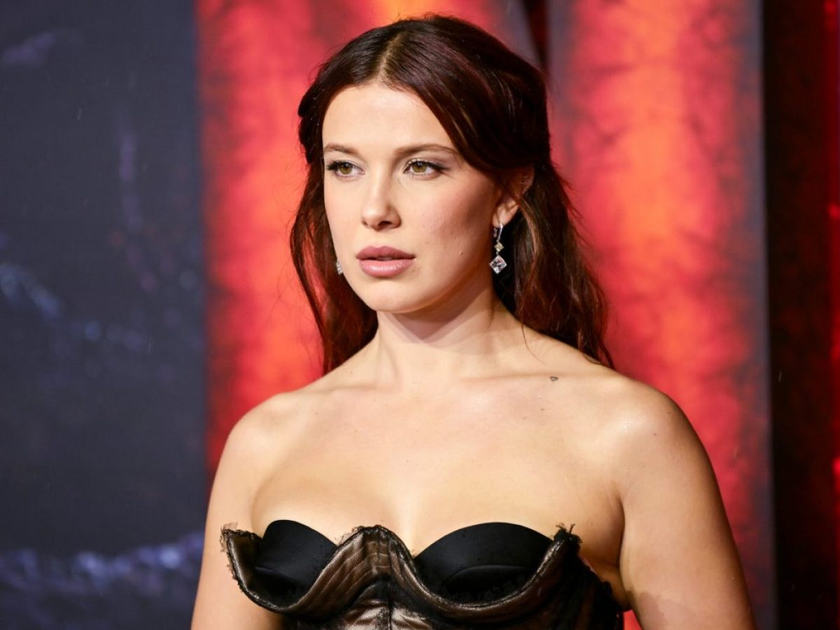 Το νέο κοντό καρέ της Millie Bobby Brown είναι η απόλυτη τάση για το 2026 στα κουρέματα