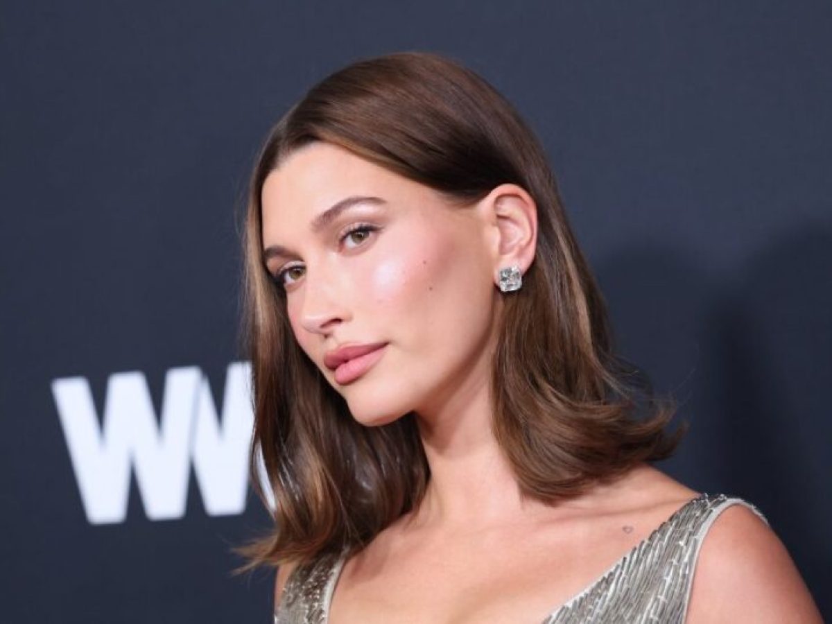 Το νοσταλγικό μανικιούρ της Hailey Bieber που μας γυρνά στο 2016