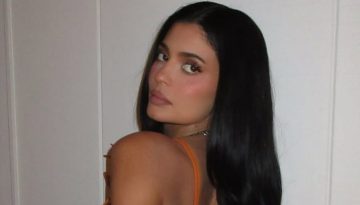 &Tau;&omicron; tangerine mani &tau;&eta;&sigmaf; Kylie Jenner &epsilon;ί&nu;&alpha;&iota; &iota;&delta;&alpha;&nu;&iota;&kappa;ό &gamma;&iota;&alpha; &epsilon;&sigma;ά&sigmaf; &pi;&omicron;&upsilon; &alpha;&gamma;&alpha;&pi;ά&tau;&epsilon; &tau;&alpha; &epsilon;&kappa;&tau;&upsilon;&phi;&lambda;&omega;&tau;&iota;&kappa;ά &chi;&rho;ώ&mu;&alpha;&tau;&alpha; &tau;&omicron; &chi;&epsilon;&iota;&mu;ώ&nu;&alpha;