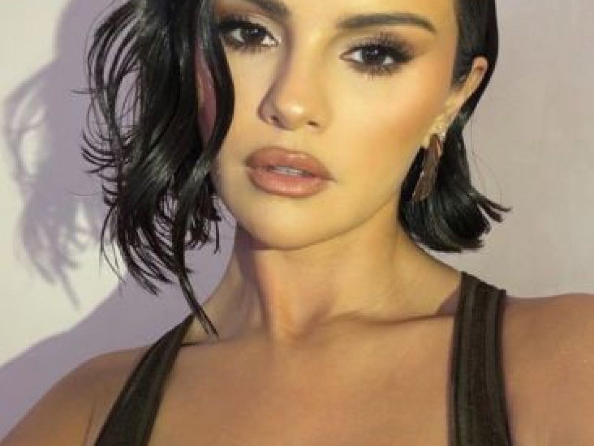 Το wet hair look της Selena Gomez είναι η απόλυτη beauty έμπνευση