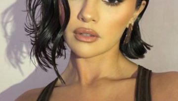 &Tau;&omicron; wet hair look &tau;&eta;&sigmaf; Selena Gomez &epsilon;ί&nu;&alpha;&iota; &eta; &alpha;&pi;ό&lambda;&upsilon;&tau;&eta; beauty έ&mu;&pi;&nu;&epsilon;&upsilon;&sigma;&eta;
