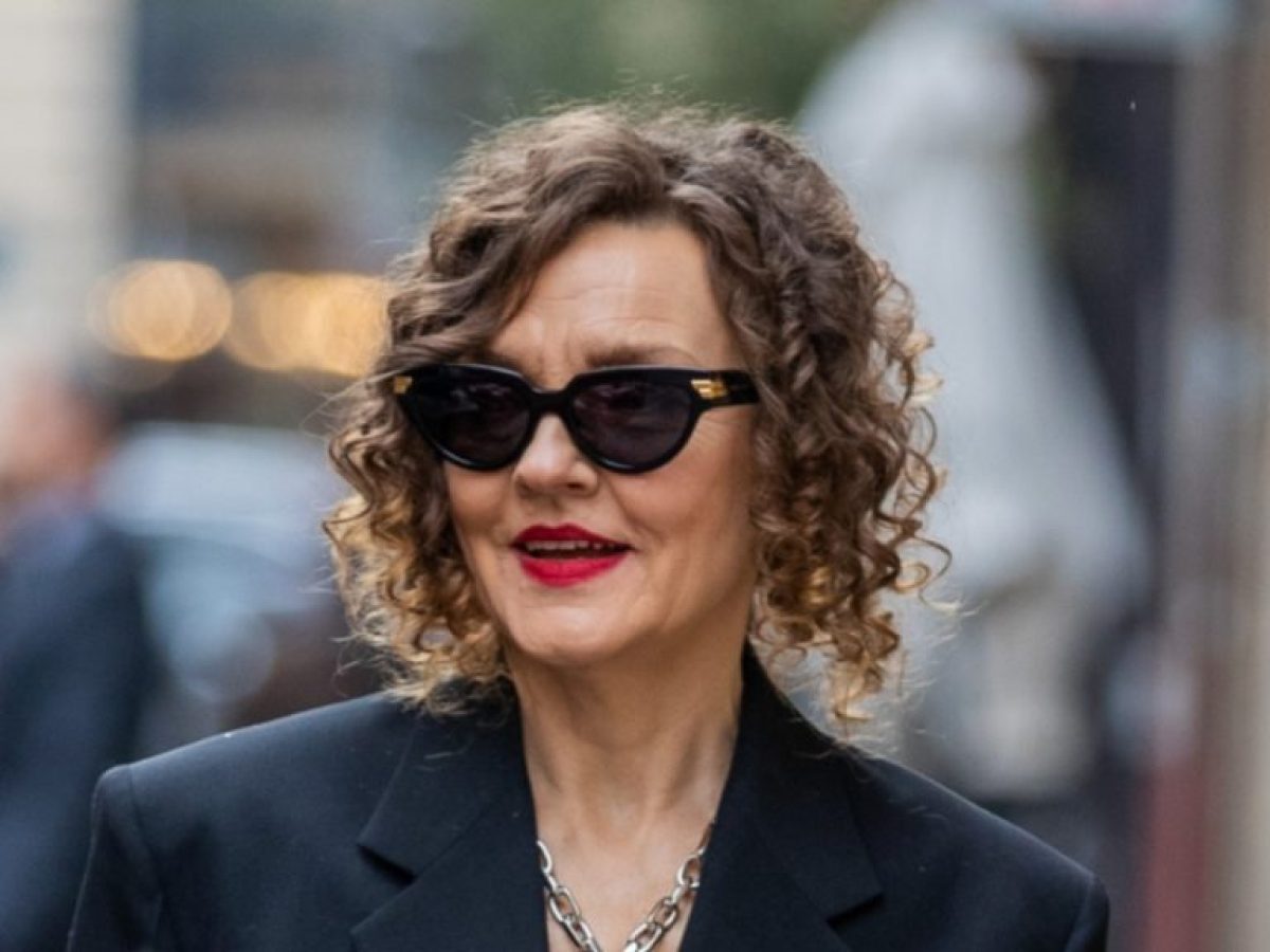 3 κοντά κουρέματα για πενηντάρες που κρύβουν χρόνια από το πρόσωπο