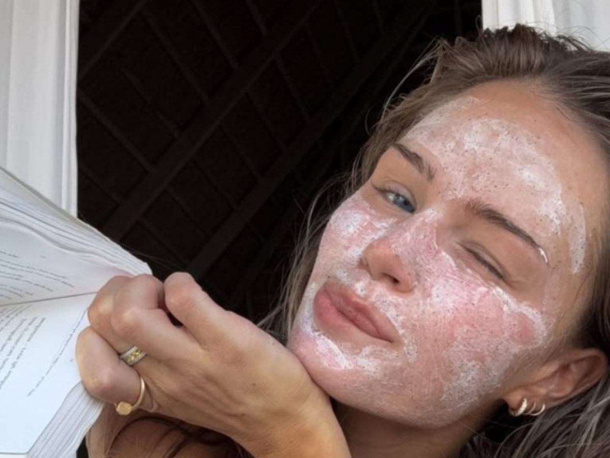 Beauté την Κυριακή: Πώς να φτιάξεις το πιο εύκολο σπιτικό scrub προσώπου